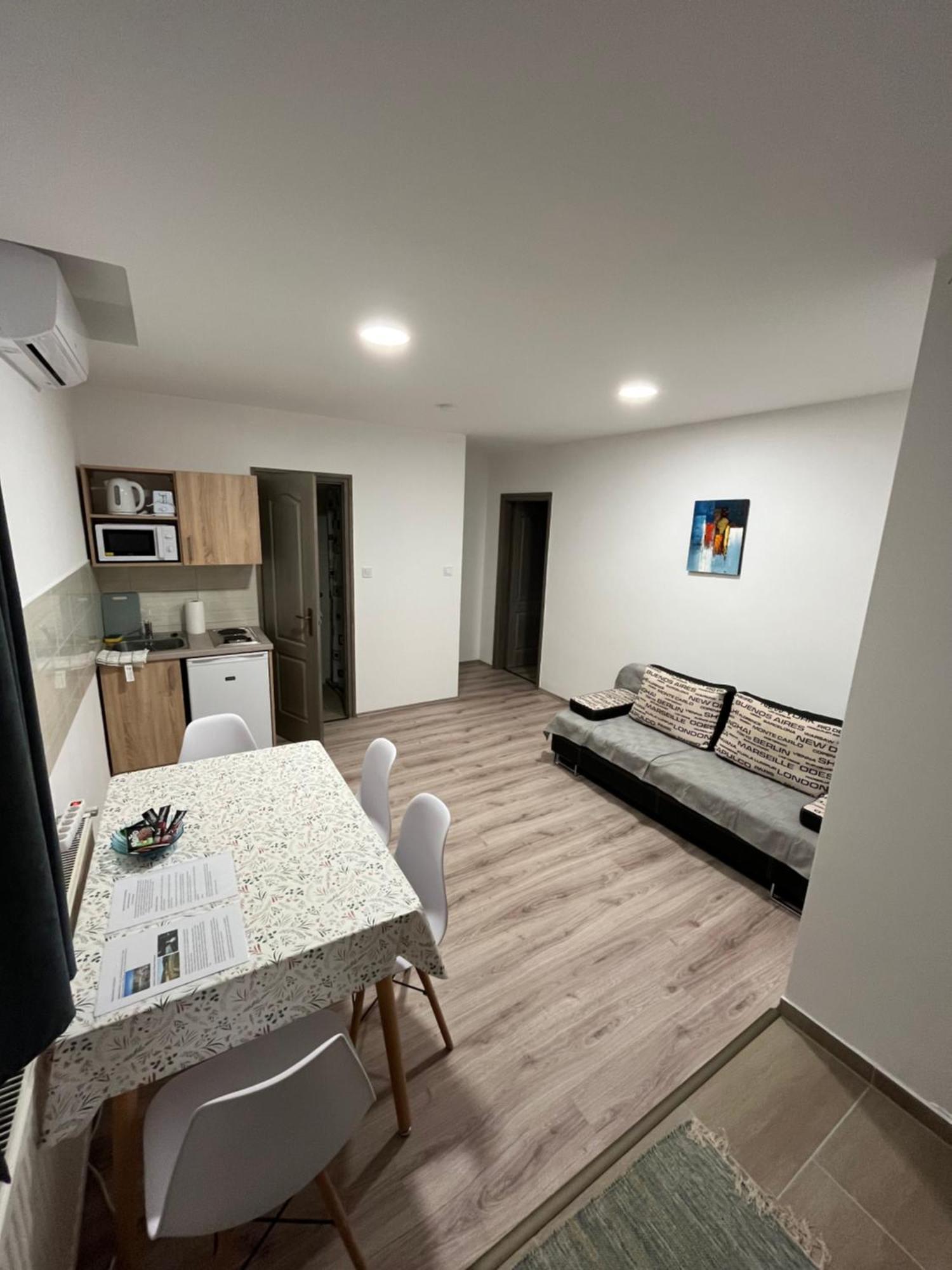 Mini Zoo Apartman ナジカニジャ エクステリア 写真