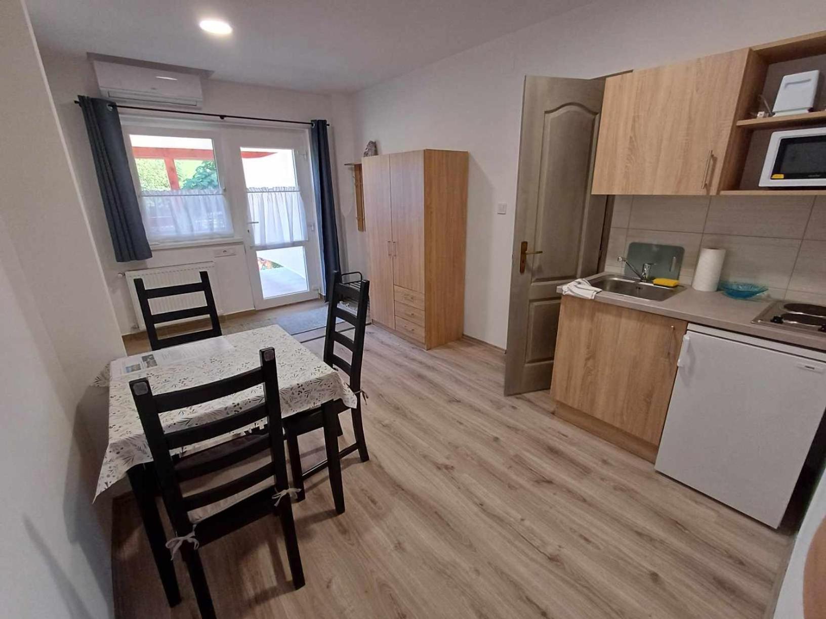 Mini Zoo Apartman ナジカニジャ エクステリア 写真